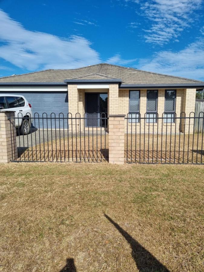 Blk Stays Guest House Deluxe Units Morayfield Exterior foto